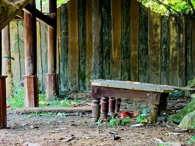 Khu du lịch suối nước khoáng bị lãng quên giữa đại ngàn