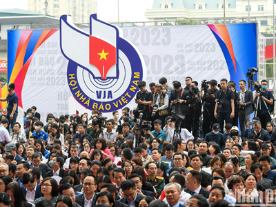 Cuộc thi ảnh sáng tác nhanh "Những khoảnh khắc đẹp của Hội Báo toàn quốc 2024"