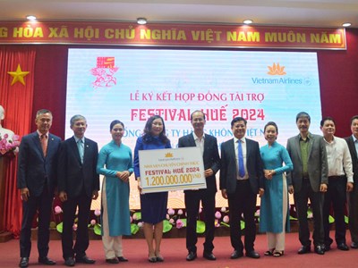 Vietnam Airlines là nhà vận chuyển chính thức của Festival Huế 2024