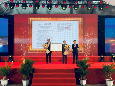 Trao 21 quyết định, biên bản ghi nhớ cho nhà đầu tư vào Hà Tiên