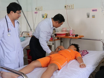 Khẩn trương điều trị bệnh nhân ngộ độc thực phẩm tại quán cơm gà tại Nha Trang