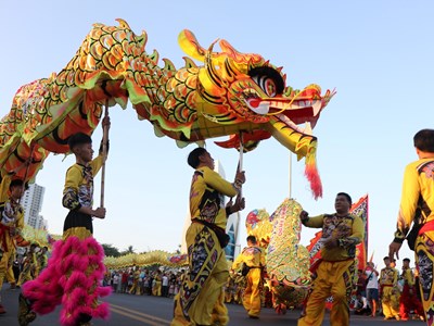 Tưng bừng Lễ hội Lân - Sư - Rồng giữa phố biển Nha Trang