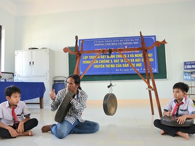 Đưa làn điệu dân ca Hrê bay xa