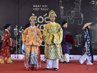 Lan tỏa Việt phục trong giới trẻ