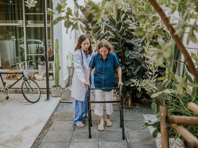 Dịch vụ chăm sóc cao cấp cho người cao tuổi: Tiềm năng còn bỏ ngỏ