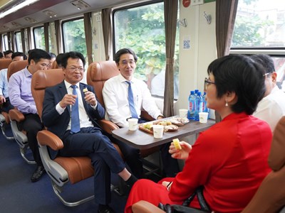 Khai trương đoàn tàu du lịch “Kết nối di sản miền Trung”