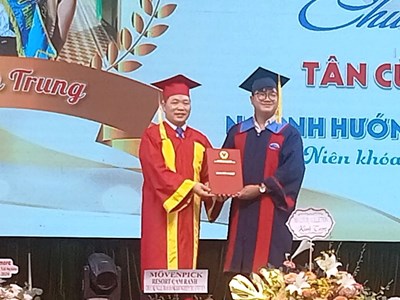 Trường Cao đẳng Du lịch Nha Trang trao bằng tốt nghiệp cho 600 sinh  viên