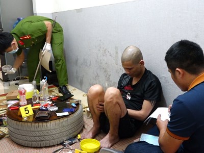 Bắt giữ nhóm đối tượng tàng trữ, buôn bán 10kg ma tuý tổng hợp