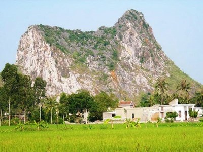 Di tích quốc gia lèn Hai Vai (Diễn Châu, Nghệ An) bị đào bới nham nhở: UBND xã Minh Châu “cho phép” xâm phạm di tích