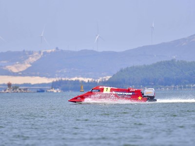 18 tay đua tham gia Giải đua vô địch thế giới thuyền máy tại Bình Định