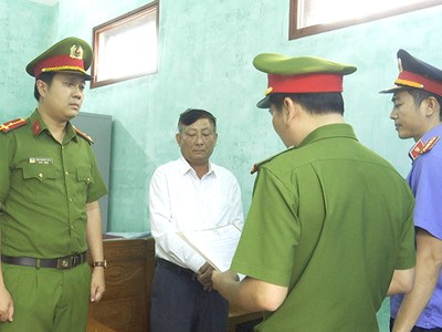 Khởi tố, bắt giam Phó Chủ tịch HĐND xã Quảng Châu