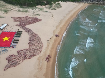 3.200 người xếp hình bản đồ Việt Nam tại Giải vô địch marathon quốc gia Báo Tiền Phong