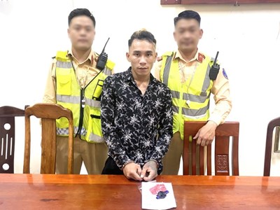 Tuần tra bắt quả tang đối tượng tàng trữ 200 viên hồng phiến