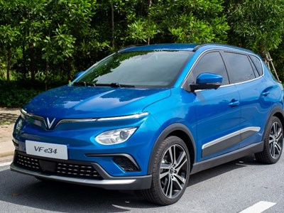 Tài xế taxi công nghệ chỉ ra loạt ưu điểm của xe điện so với xe xăng