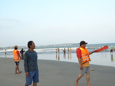 Đảm bảo an toàn cho người dân và du khách khi tắm biển Mỹ Khê