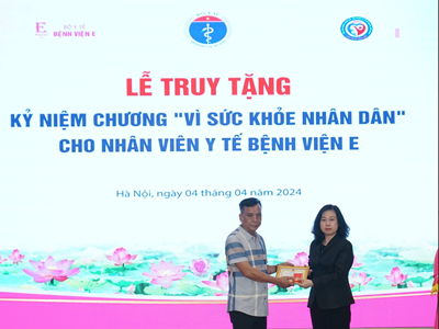 Truy tặng kỷ niệm chương “Vì sức khoẻ nhân dân”cho nữ hộ sinh hiến đa tạng