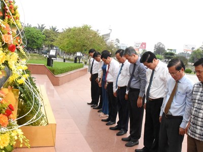 Dâng hương, hoa tưởng niệm 117 năm ngày sinh Tổng Bí thư Lê Duẩn