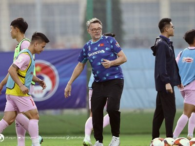 Gian truân nghề huấn luyện viên bóng đá