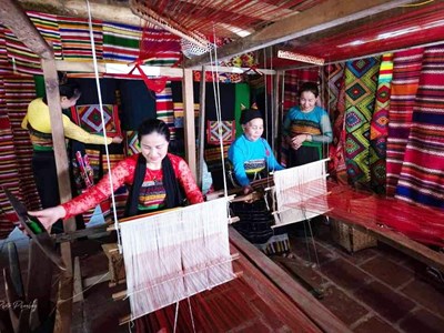 Thanh Hóa: Huyện Bá Thước bảo tồn nghề dệt thổ cẩm truyền thống gắn với phát triển du lịch