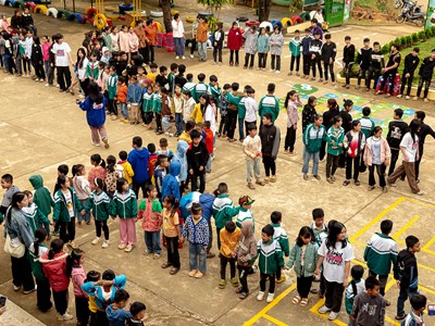 “Tết muộn” cho trẻ vùng cao của "biệt đội giải cứu đồ ăn"