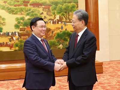 Chủ tịch Quốc hội Vương Đình Huệ hội đàm với Ủy viên trưởng Nhân đại toàn quốc Trung Quốc Triệu Lạc Tế