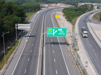 Phân luồng cao tốc Cam Lộ - La Sơn đang đẩy “rủi ro” về cho địa phương?