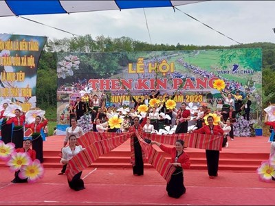 Về Phong Thổ vui hội "Then Kin Pang"