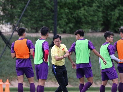 HLV Hoàng Anh Tuấn tiếp tục củng cố lối chơi cho U23 Việt Nam