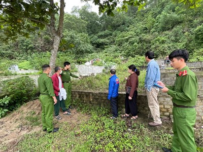 Khởi tố đối tượng lừa bán đất nghĩa trang chiếm đoạt hàng trăm triệu đồng - Anh 1