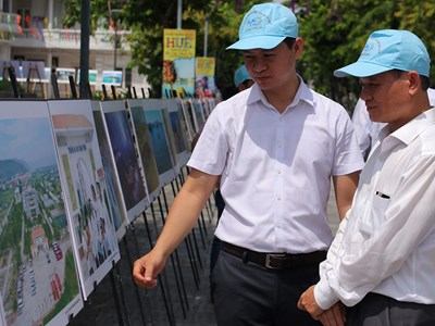 Trưng bày ảnh về điểm đến du lịch Bình Định - Huế - Nghệ An