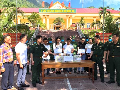  Bắt giữ 5 đối tượng vận chuyển trái phép 100 bánh heroin qua cửa khẩu