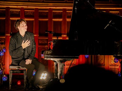 Nhiều cảm xúc từ đêm hòa nhạc của nghệ sĩ piano nổi tiếng thế giới Steve Barakatt