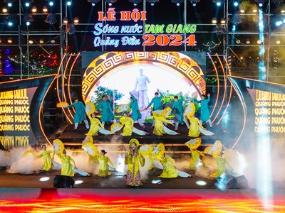 Lễ hội “Sóng nước Tam Giang” thu hút đông đảo du khách trải nghiệm