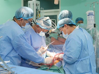 Người đàn ông 43 tuổi ở Quảng Nam được cứu sống nhờ ghép tim xuyên Việt 