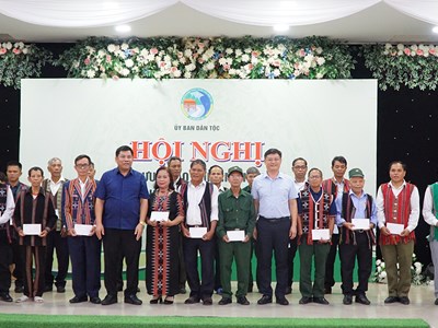 Phát huy vai trò của người có uy tín ở vùng biên giới Thừa Thiên Huế