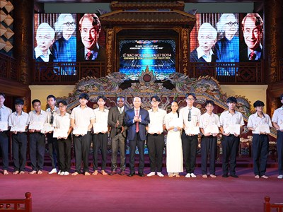 Trao học bổng Vallet cho 209 học sinh, sinh viên tại Thừa Thiên Huế