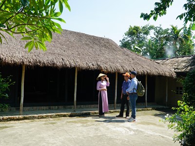 Bài 1: Về nơi lưu dấu chân Người