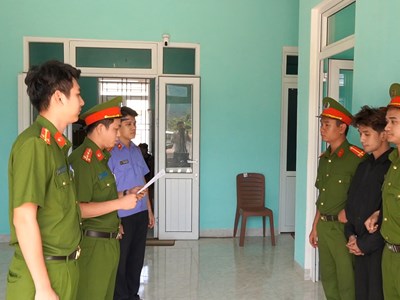 Bắt đối tượng dùng clip nhạy cảm để tống tiền người yêu cũ