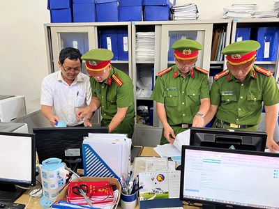 Khởi tố 4 cán bộ của Chi cục Thủy sản về tội nhận hối lộ