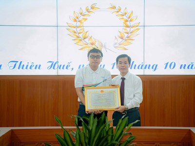 Thừa Thiên Huế tuyên dương quán quân Olympia Võ Quang Phú Đức