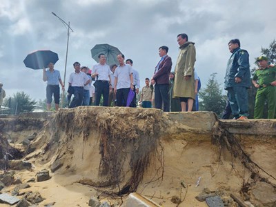 Xử lý khẩn cấp khu vực sạt lở nghiêm trọng ở biển Phú Thuận