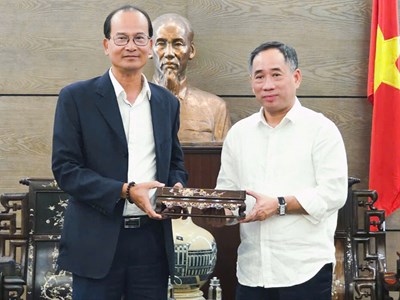 Tiếp nhận các kỷ vật của vua Hàm Nghi từ Pháp