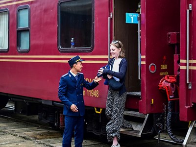 Chuyến tàu du lịch hạng sang vé hơn 180 triệu đồng/khách đến Huế