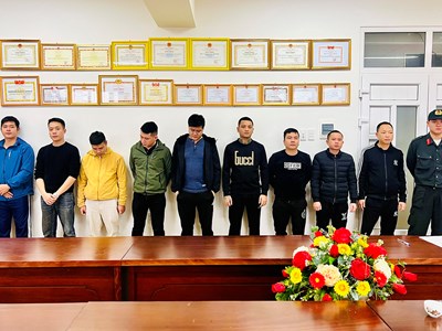 Phá đường dây đánh bạc 300 tỉ đồng, bắt giữ 9 đối tượng