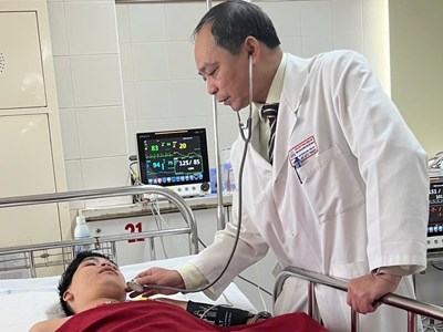 Kịp thời lấy dị vật lớn bị “mắc kẹt” ở thực quản người đàn ông