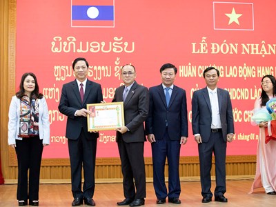 Quảng Trị đón nhận Huân chương Lao động hạng Nhất của Lào