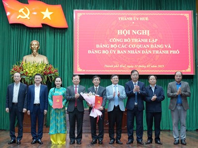 Thành ủy Huế công bố các quyết định về công tác cán bộ