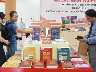 Tiếp tục thực hiện hiệu quả đề án “Thiết lập và phát triển Tủ sách Huế”