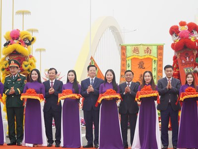 Thông xe cầu vượt sông Hương có kiến trúc độc đáo