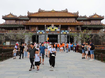 Huế thu hơn 220 tỉ đồng trong dịp Giỗ Tổ Hùng Vương